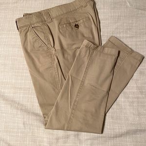 Old Navy khaki Capri pants size 4